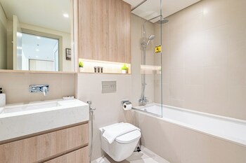 superhost 1br near dubai hills mall