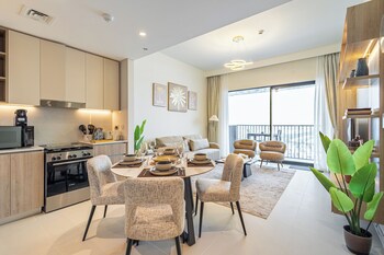 superhost 1br near dubai hills mall