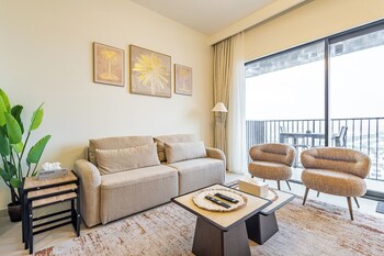superhost 1br near dubai hills mall