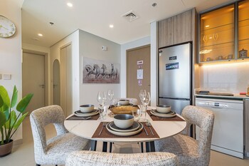 superhost 1br near dubai hills mall