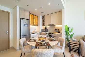 superhost 1br near dubai hills mall