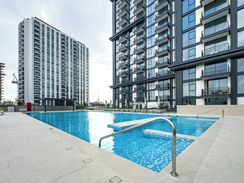 superhost 1br near dubai hills mall