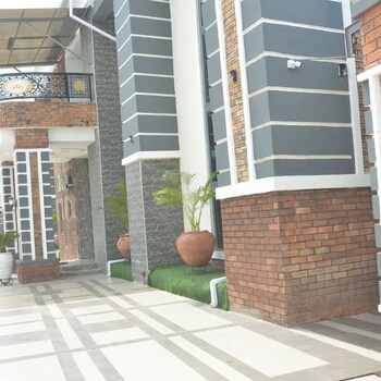la villa resort and hotel