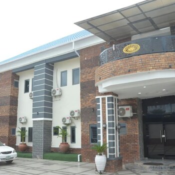la villa resort and hotel