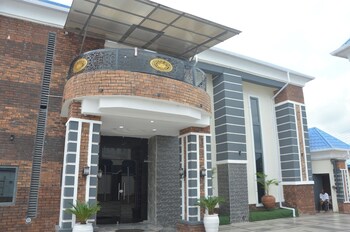 la villa resort and hotel