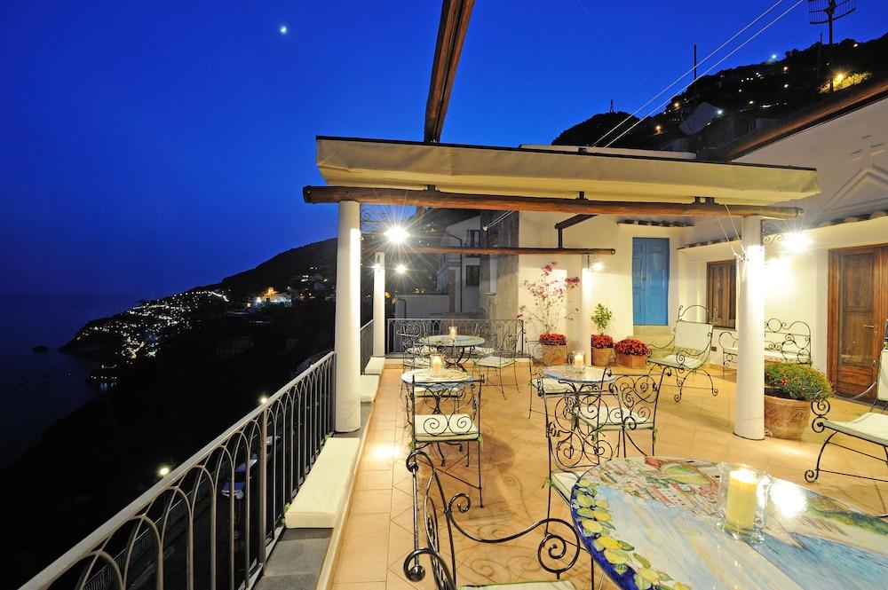 la casa del melograno