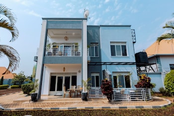 one click cozy suites