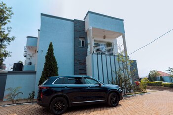 one click cozy suites