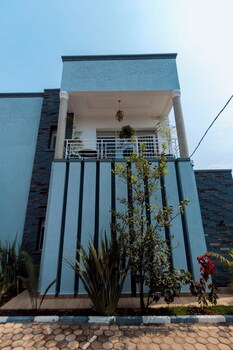 one click cozy suites