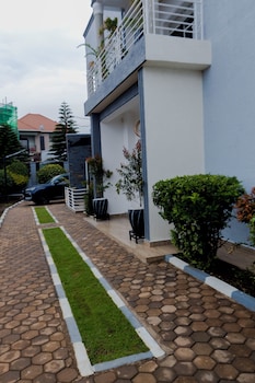 one click cozy suites