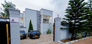 one click cozy suites