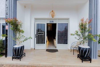 one click cozy suites