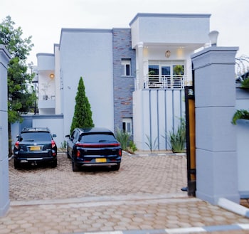 One Click Cozy Suites,,3 star