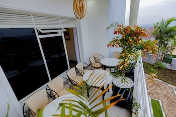 one click cozy suites