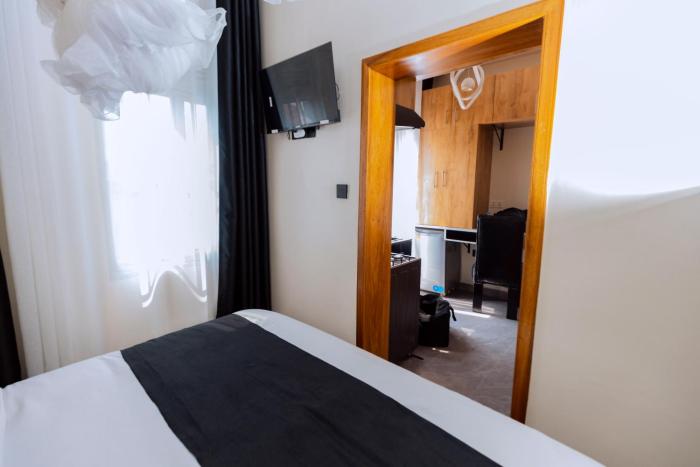 one click cozy suites