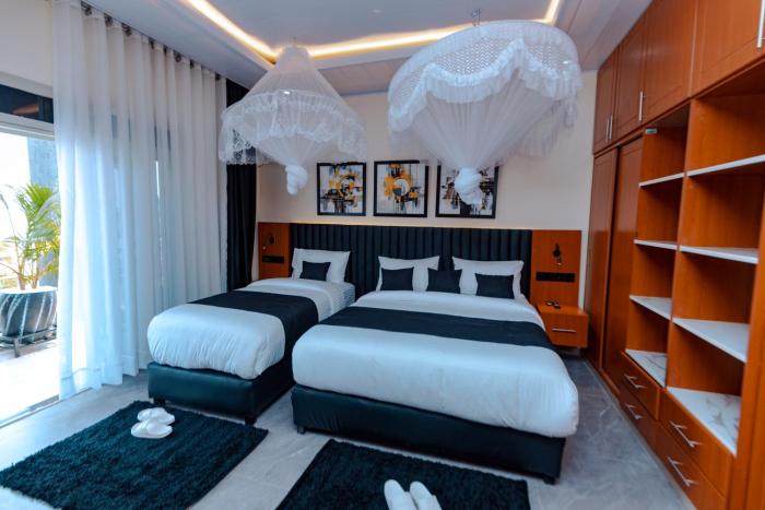 one click cozy suites