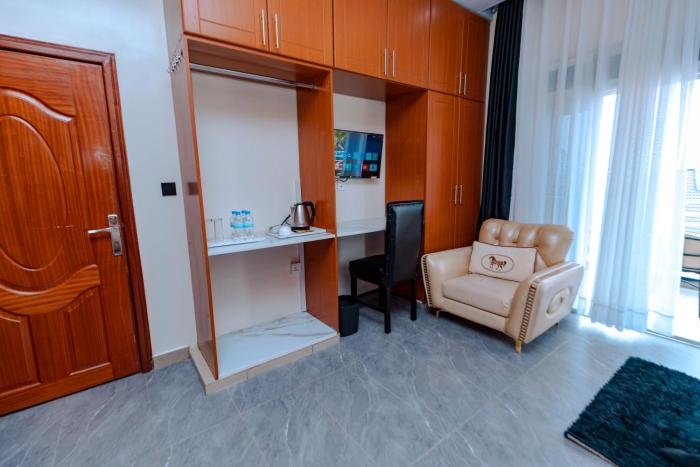 one click cozy suites