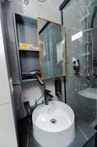 one click cozy suites