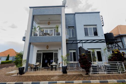 one click cozy suites