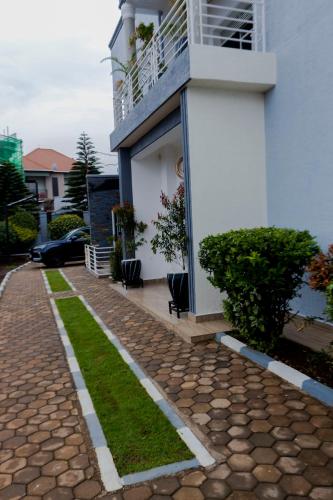 one click cozy suites