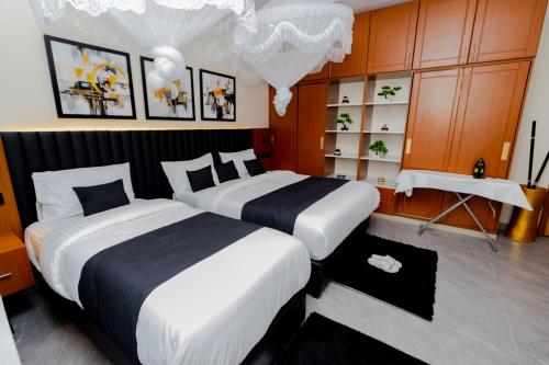 one click cozy suites