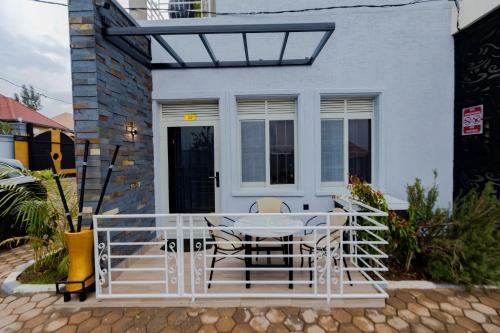 one click cozy suites