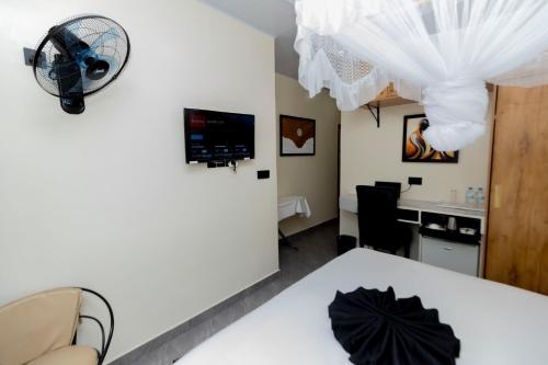 one click cozy suites