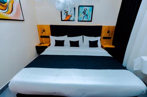 one click cozy suites