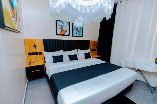one click cozy suites
