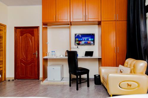 one click cozy suites