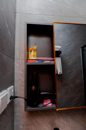 one click cozy suites