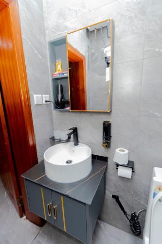 one click cozy suites
