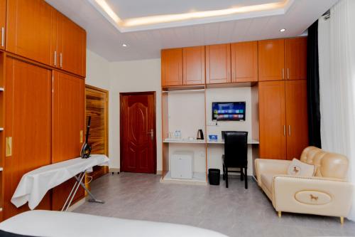 one click cozy suites