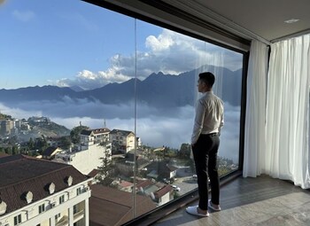 cloud chaser hotel