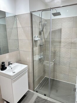 peravi suites at loxwood