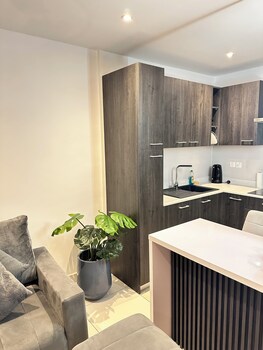 peravi suites at loxwood