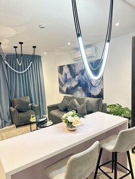 peravi suites at loxwood