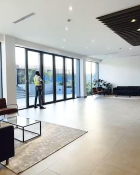 peravi suites at loxwood
