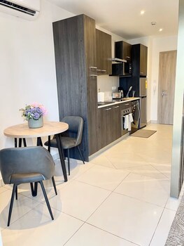peravi suites at loxwood