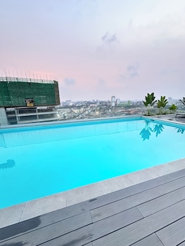 peravi suites at loxwood