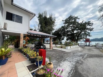 Collection O Analisa Beach Resort,,2 star