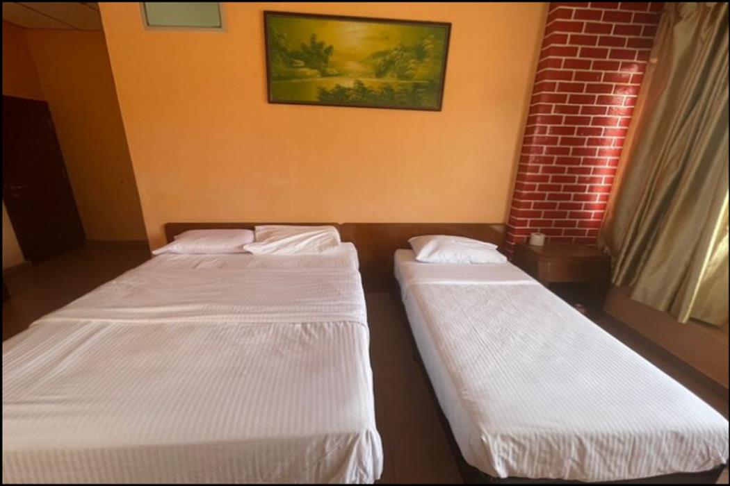 oyo 91284 white house hotel kluang