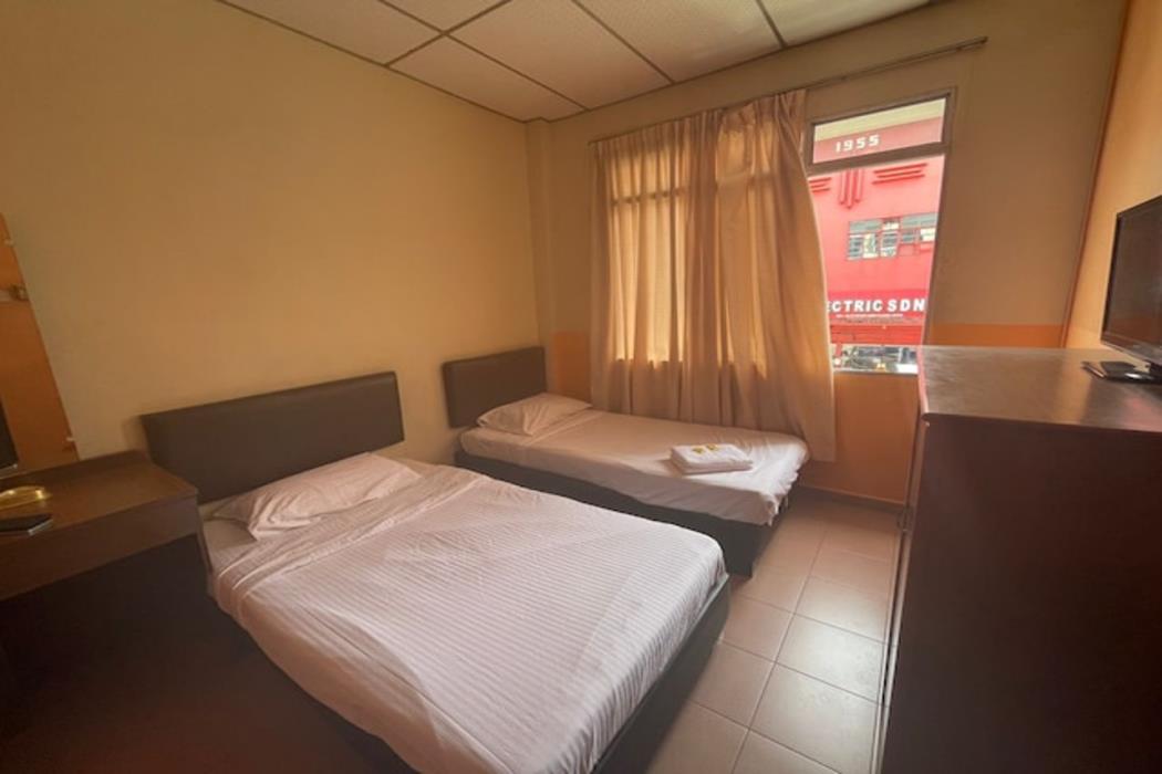 oyo 91284 white house hotel kluang