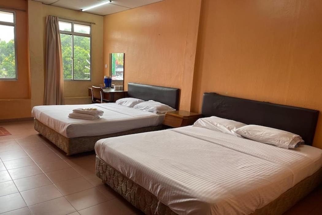 oyo 91284 white house hotel kluang