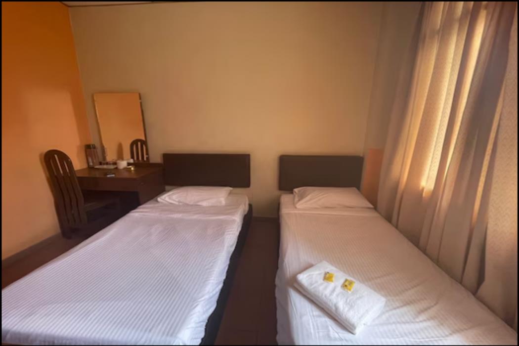 oyo 91284 white house hotel kluang
