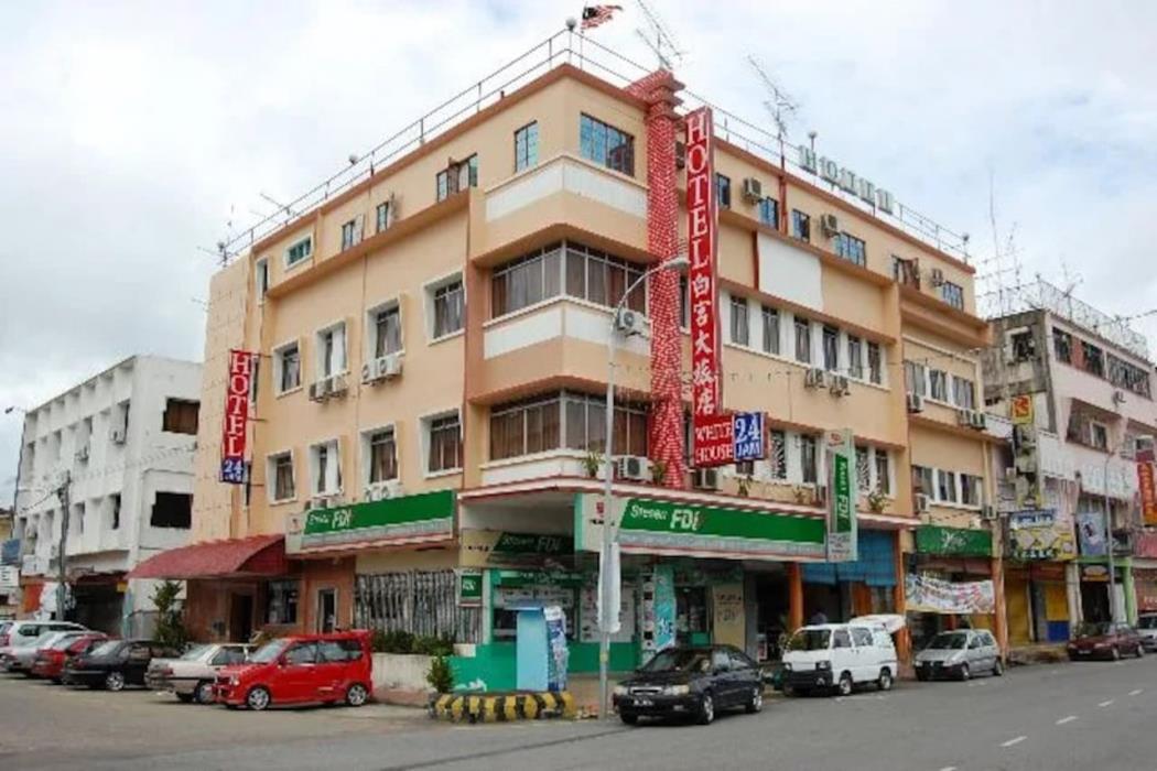 Oyo 91284 White House Hotel Kluang,,2 star