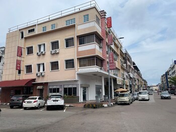 Oyo 91284 White House Hotel Kluang,,2 star
