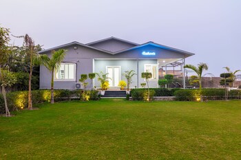 alaya stays rathore farm 3 bhk farmhouse