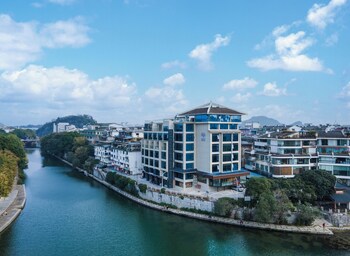 global village riverside hotel