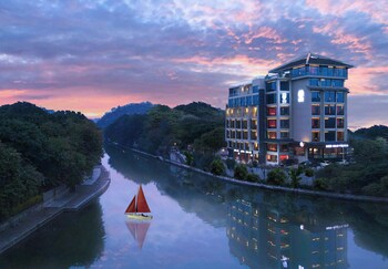global village riverside hotel